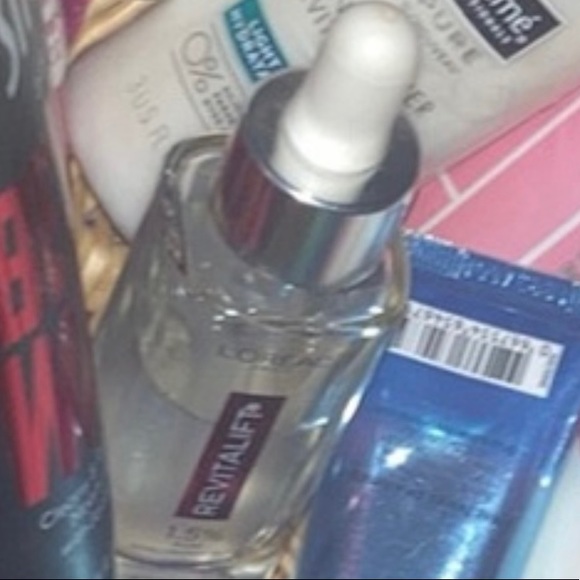 LāOrĆ©al Revitalift lift serum - Picture 1 of 1